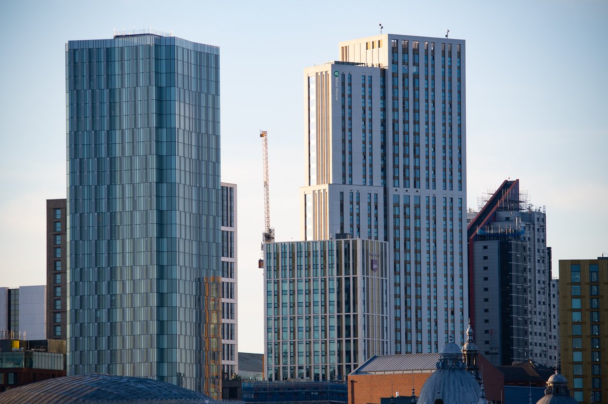 Lots of crane activity today. I understand that it's to do with Cirrus Point, where the old Arena Point building was. #Leeds #crane #construction