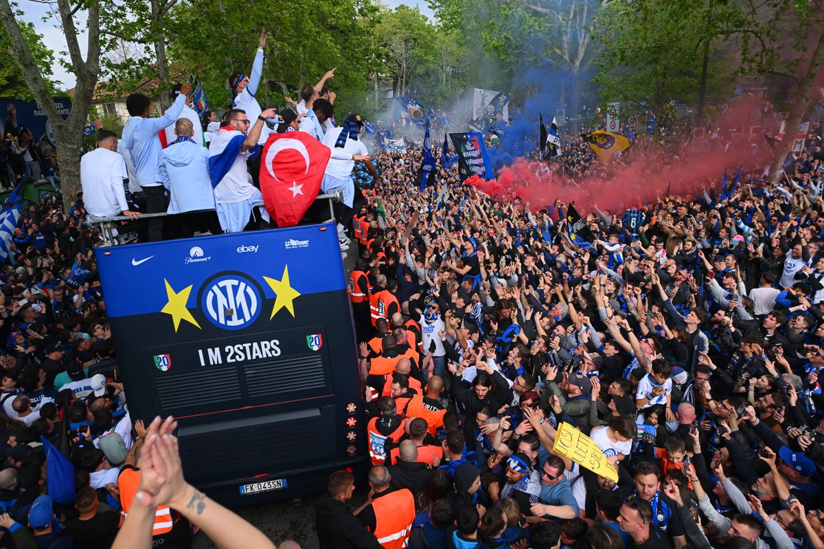 Inter's tweet image. Oceano neroblu 🌊🖤💙

#ForzaInter #IM2Stars