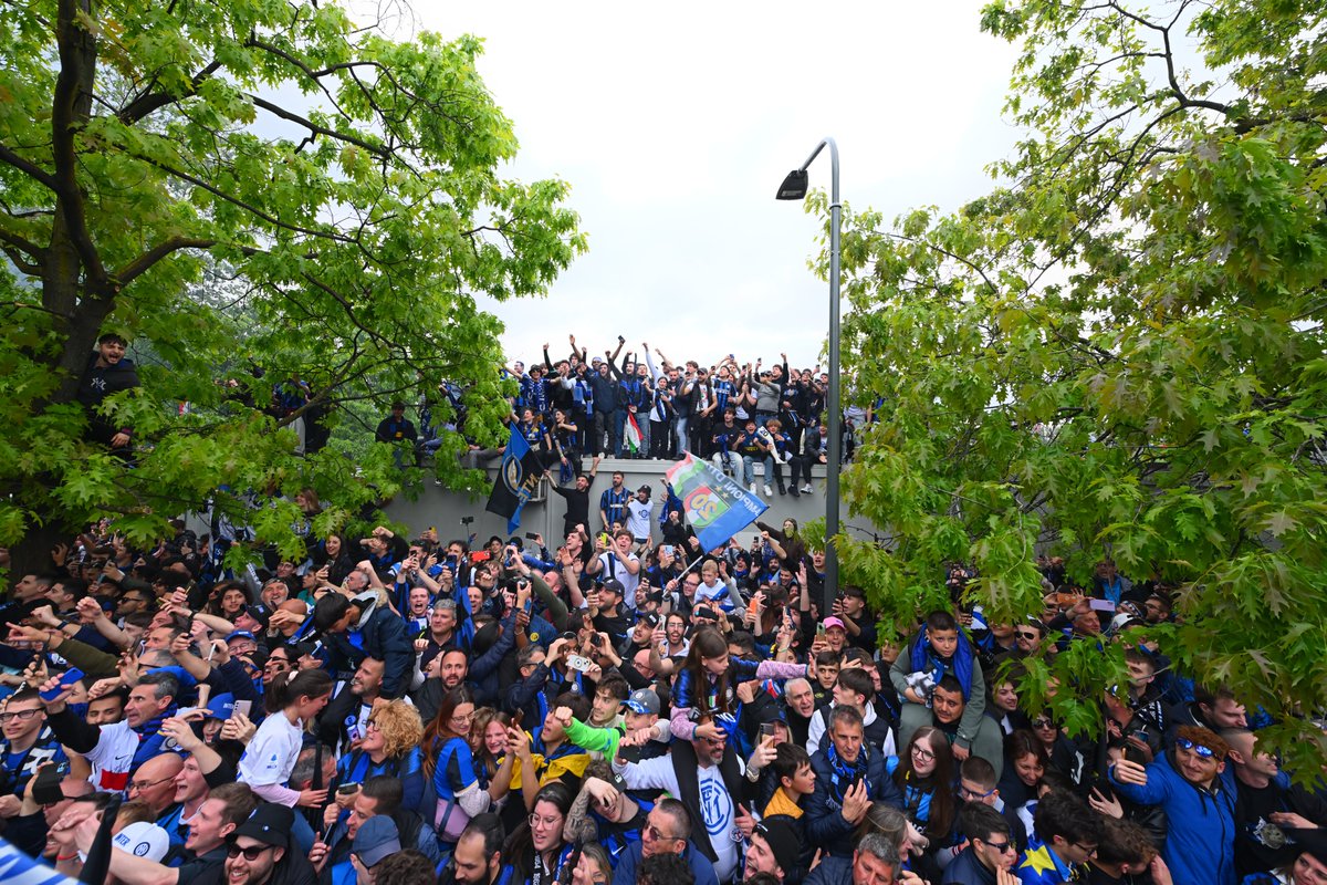 Inter's tweet image. Oceano neroblu 🌊🖤💙

#ForzaInter #IM2Stars