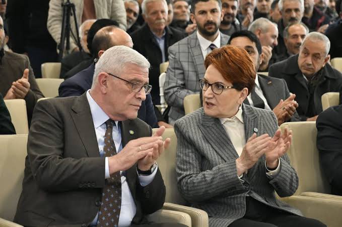 Meral Akşener bize bir yuva kurdu. Hepimize ablalık, annelik, kardeşlik etti. Evimizi yıkmak isteyenlere canını siper etti. Ezelden ebede liderimiz kalacak. Müsavat Dervişoğlu bu yuvanın dağılmasına müsaade etmeyecek. Büyütecek, yeni kardeşlerimizi bünyemize ekleyecek. Biz,…