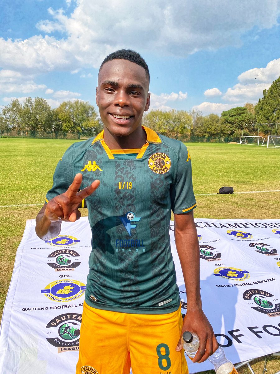 Royce Malatji continues to improve with every game he plays. The kid can play RB, RWB & CM. Today he played the full game for the U17s & scored a stunning free kick, he came on in the second half for the U19s & also scored a beautiful goal. Well done Royce & keep on pushing 👏🏾