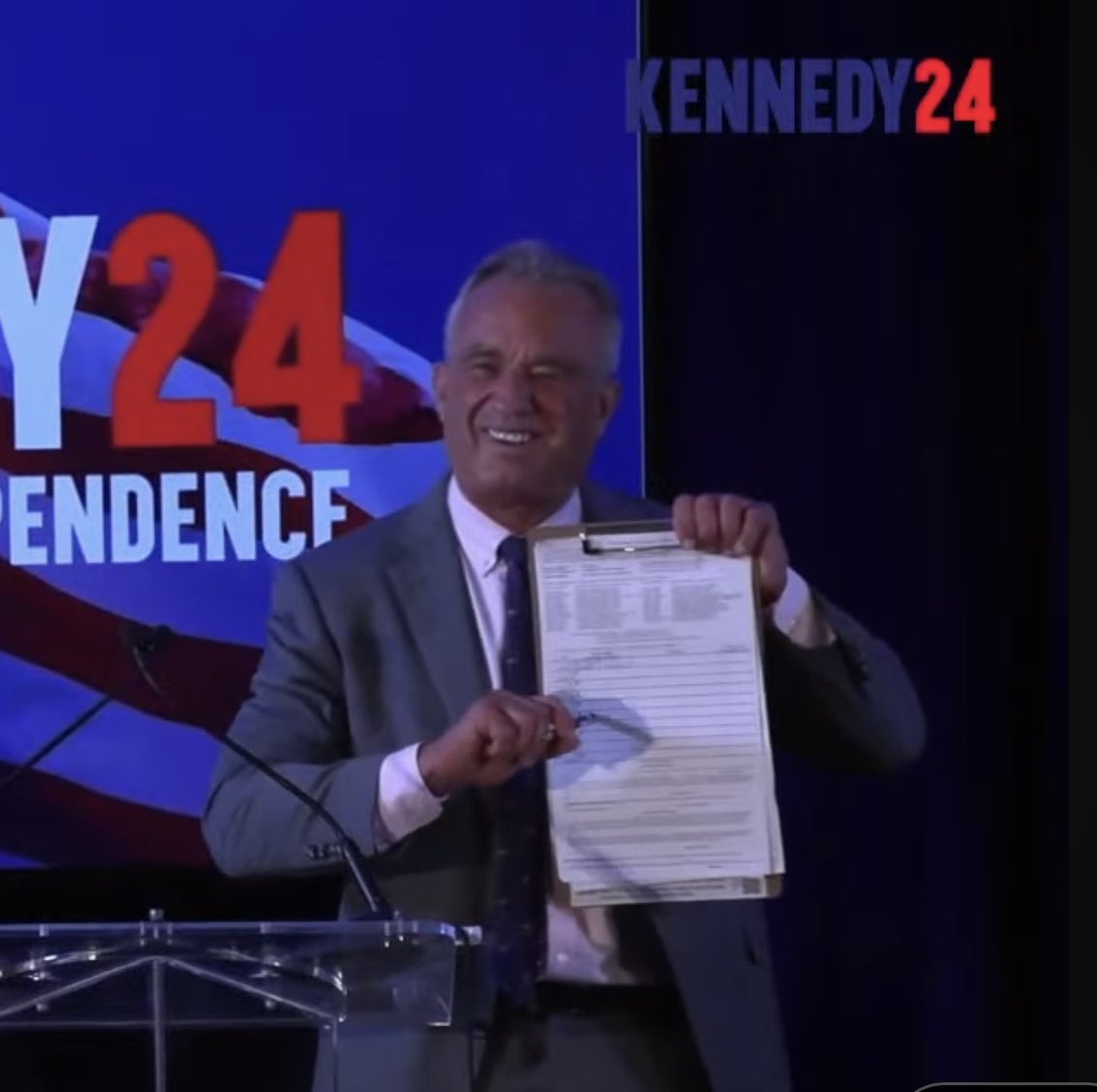 Breaking: @RobertKennedyJr signs his own Petition to get on the NY Ballot since he’s a registered NY Voter #Kennedy2024