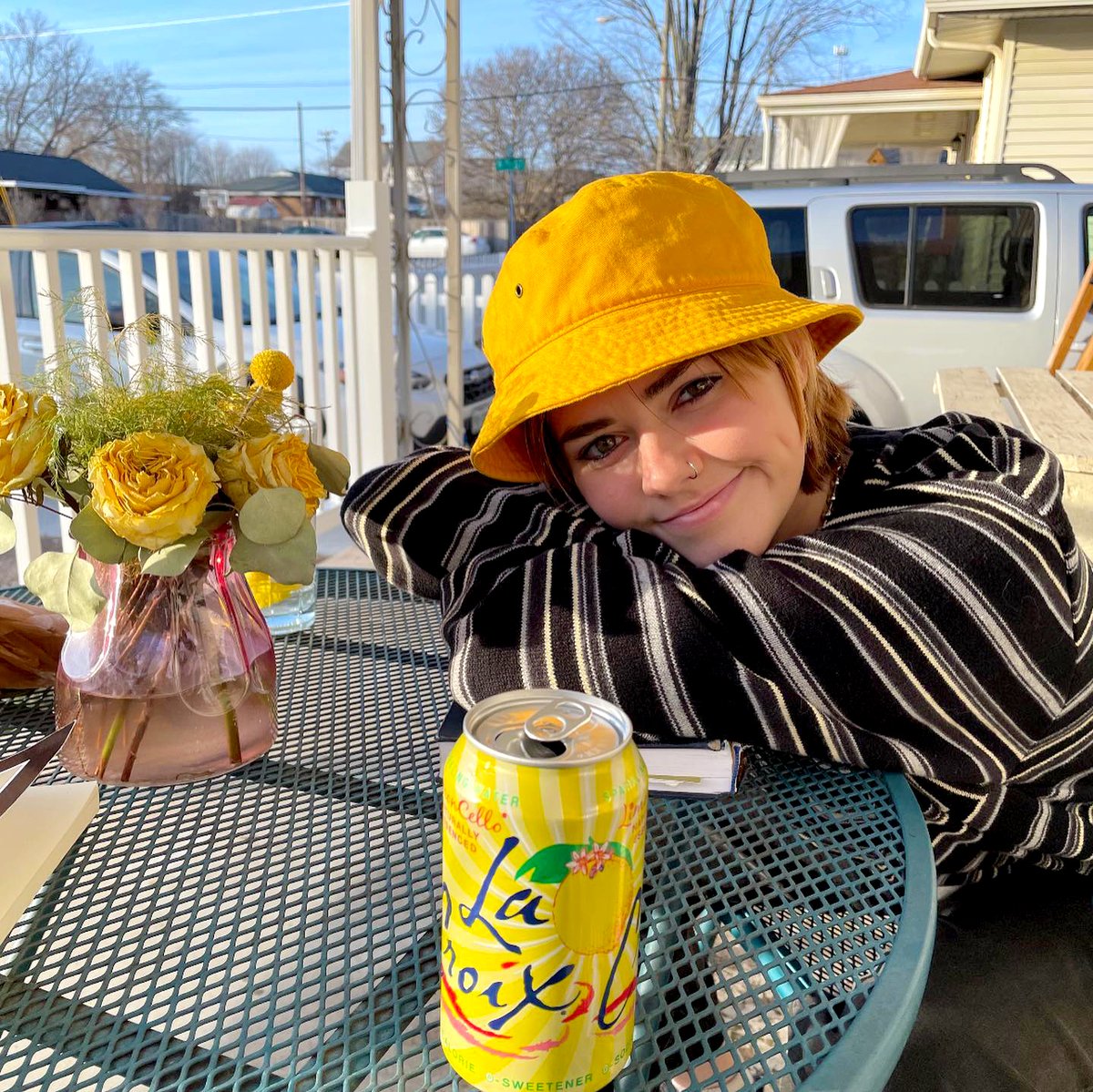 Our type of Sunday 🌼✨💛 (📸: @_maggiemiles)