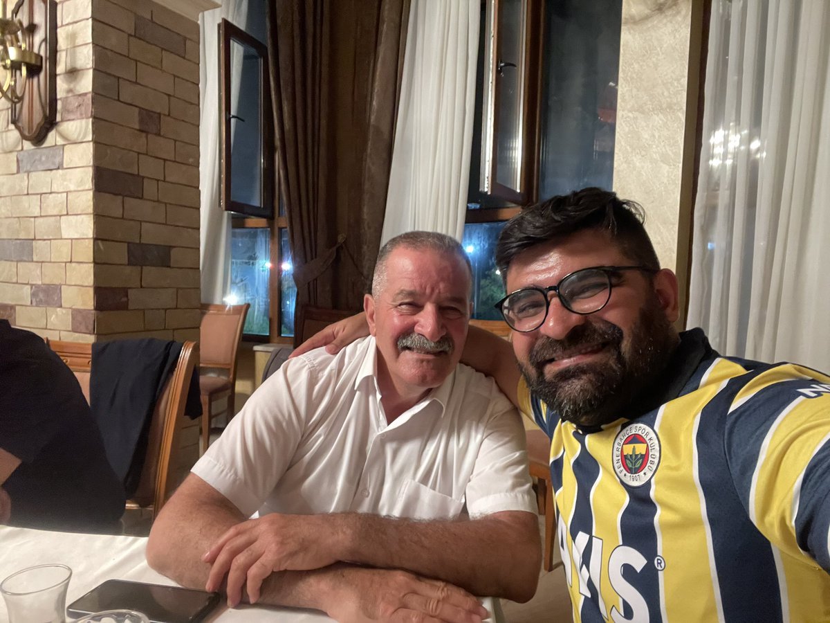 bakishli's tweet photo. Abi adamın futbolla hiç alakası yok ama gözünde bir damla yaşla “Siz şampiyon olacaksınız inanın” söyledi. Adam dediğim birinci Karabağ ve Afganistan gazisi babam olur. https://t.co/K443eMWInJ