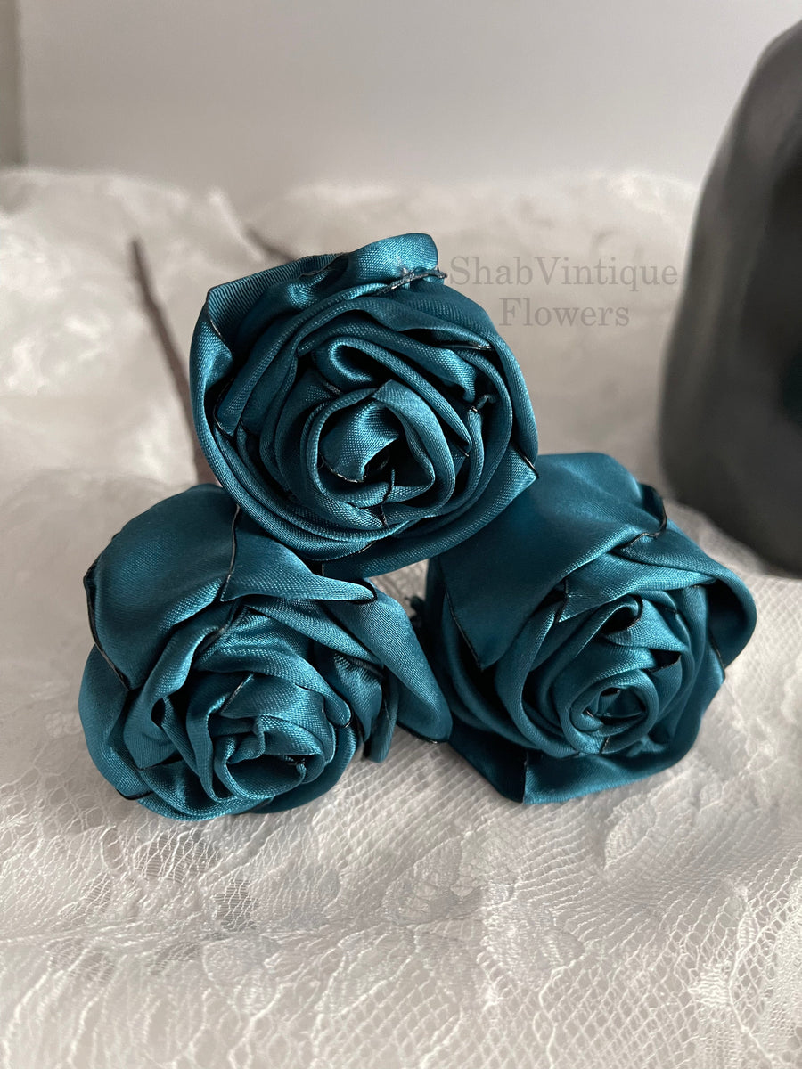 Teal Wedding Flowers dlvr.it/T67l3j #weddingflowers #centerpieces #handmade #bridalshower #groomtobe #weddingdetails #confetti #weddinginspiration