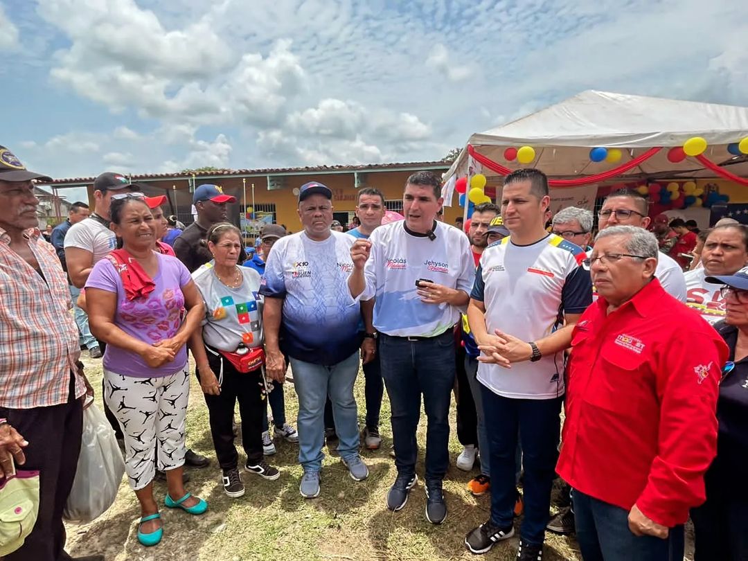 psuv_merida's tweet photo. #EnBatalla desde #ElVigia Gran jornada social desde la Base de Misiones Robert Serra, el Pte @NicolasMaduro sigue garantizando la atención social de nuestro pueblo Merideño junto al padrino @MervinMaldonad0 y al gobernador @JEHYSONGUZMAN nosotros Venceremos 1x10 del buen Gobierno https://t.co/CUGy0EJFnp
