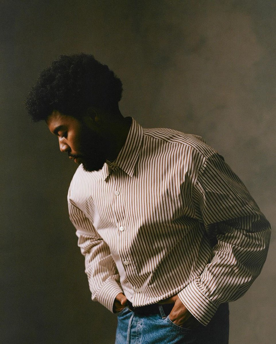 🚨 Khalid lançará um álbum novo muito em breve! 

O álbum se assemelha ao Suncity EP, porém mais triste e sombrio. Serão 16 músicas ao todo, com uma pegada R&B/pop alternativo melancólico — 15 solo e 1 feat.