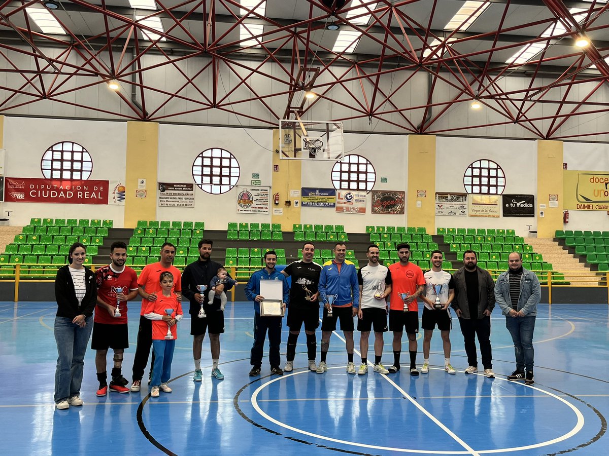 DaimielNoticias's tweet photo. JCB Arquitectura se alza con la Copa local de Fútbol Sala organizada por la delegación de Deportes del Ayuntamiento de Daimiel ⚽️🏆 https://t.co/yOubLIyiXN