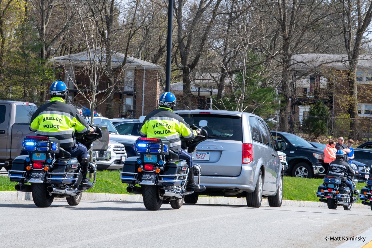 Happening Now: The escort for the body of fallen Sergeant, Ian Taylor, makes one last stop at the #Billerica Police Department before continuing to a funeral home in Methuen. #BREAKING