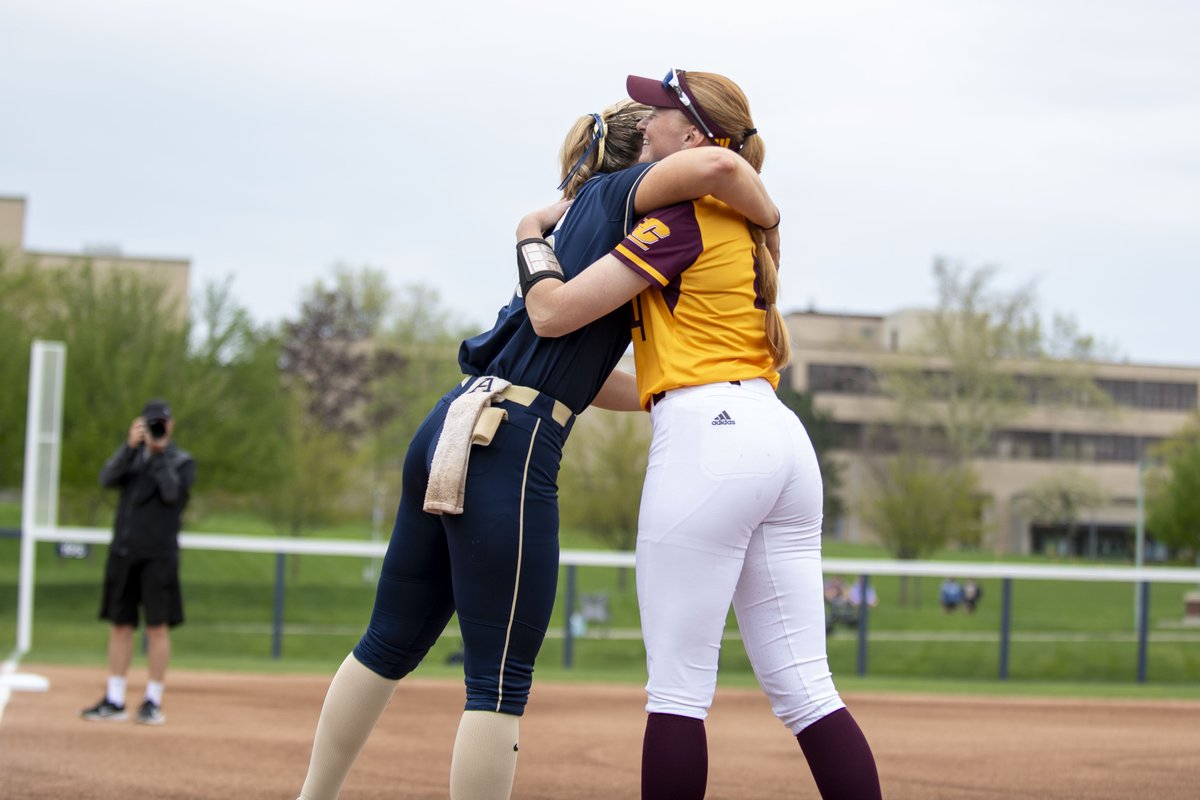 CMUSoftball tweet picture