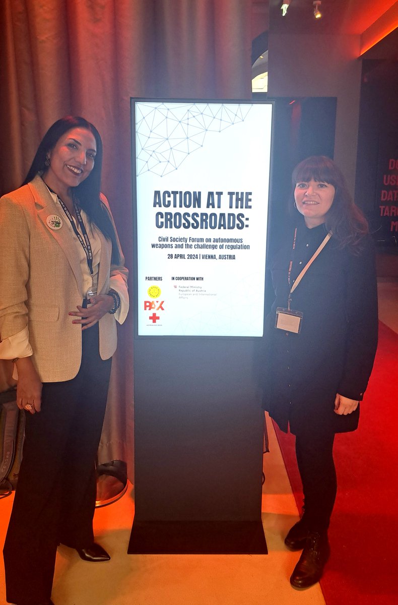 Full house in our workshop with @IFFF_WILPF on Feminist Foreign Policy & Feminist self-care perspective on activism. 

@JenMenninger 🇩🇪 & @Giselalujan_a 🇵🇪 shared with participants a very constructive and honest dialogue at #ActionAtTheCrossroads 🇦🇹 

@BanKillerRobots @redsehlac