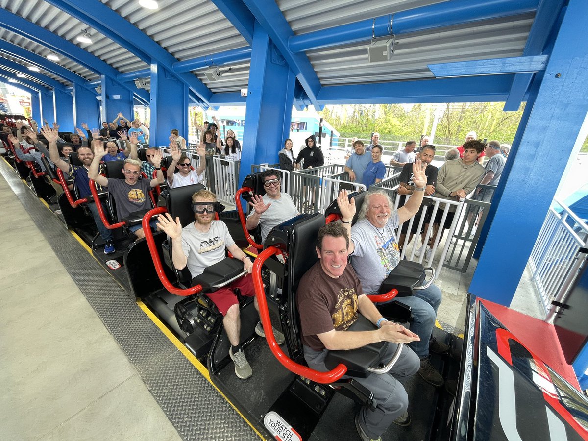 🌻A HUGE THANK YOU🌻 to our first #TopThrill2 guests who helped raise $84,000 for our friends at <a href="/PrayerfromMaria/">Prayers From Maria Foundation</a> this afternoon! 

🌻Together, we will help fight childhood brain cancer and plant more seeds of hope.🌻