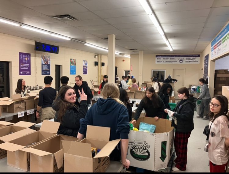 TY Meaghan & Team 4 welcoming R youth & helping us learn about Food Assistance, assist w/ Sorting & #FeedWR So excited 2 weigh in 1,654 pounds of food donated -providing 1,292 essential meals 4 neighbours in R Community. TY 4 helping us be part of something special! #RebelStrong