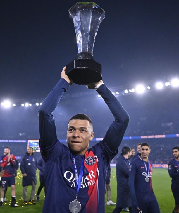 25 yaşında Mbappe:

🏆🏆🏆🏆🏆🏆🏆 Fransa Lig i
🏆🏆🏆 Fransa Kupası
🏆🏆🏆 Fransa Süper Kupa
🏆🏆 Fransa Lig Kupası
🏆 UEFA Uluslar Ligi
🏆 Dünya Kupası