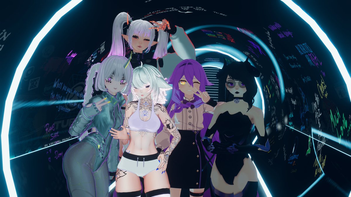 I had the most incredible time with the @CalibrateVR dancers and friends at @OniMegumi's first stop of her tour at @TUBEVRCLUB! 🥳 I look forward to seeing everyone next week for the tour's second stop!💙 📸: @NoosphereVR