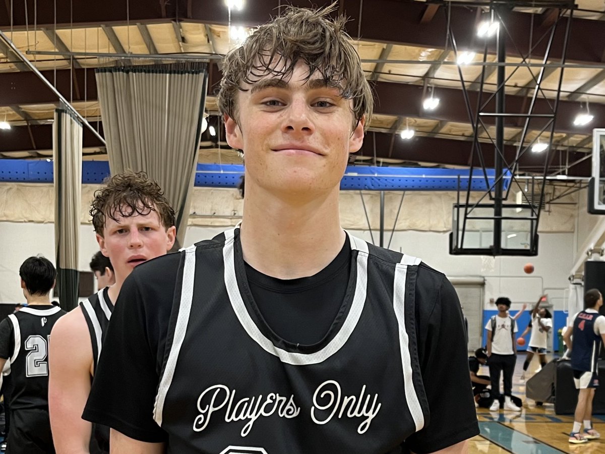 Huge plays down the stretch by @Keenan_Reckamp in the semis of the @WCEBball Portland Spring Preview. The @SRHS_Basketball guard drew a critical charge on D and then came back and scored the go-ahead bucket on a drive with 5 seconds left to propel Players Only to the title game.
