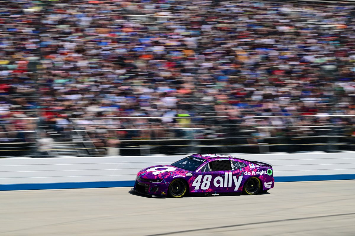 That caution will mark the end of Stage 1 at the @MonsterMile! @Alex_Bowman and the #Ally48 grab some stage points by finishing P8.