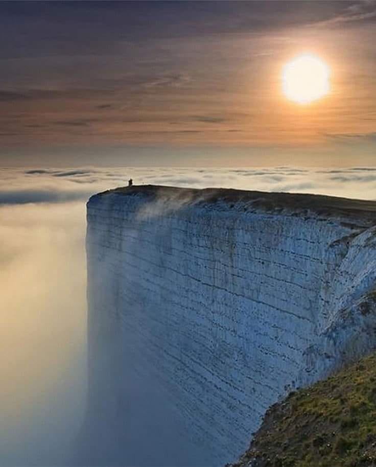 ScienceNatureW2's tweet image. Where the Earth ends, White Cliffs of Dover, England.