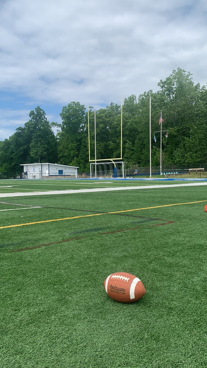 Day 2’s a success! Glad I could have this opportunity to kick and learn out here with @KickingWorld! @elodge4 @BerkeleyStagsFB