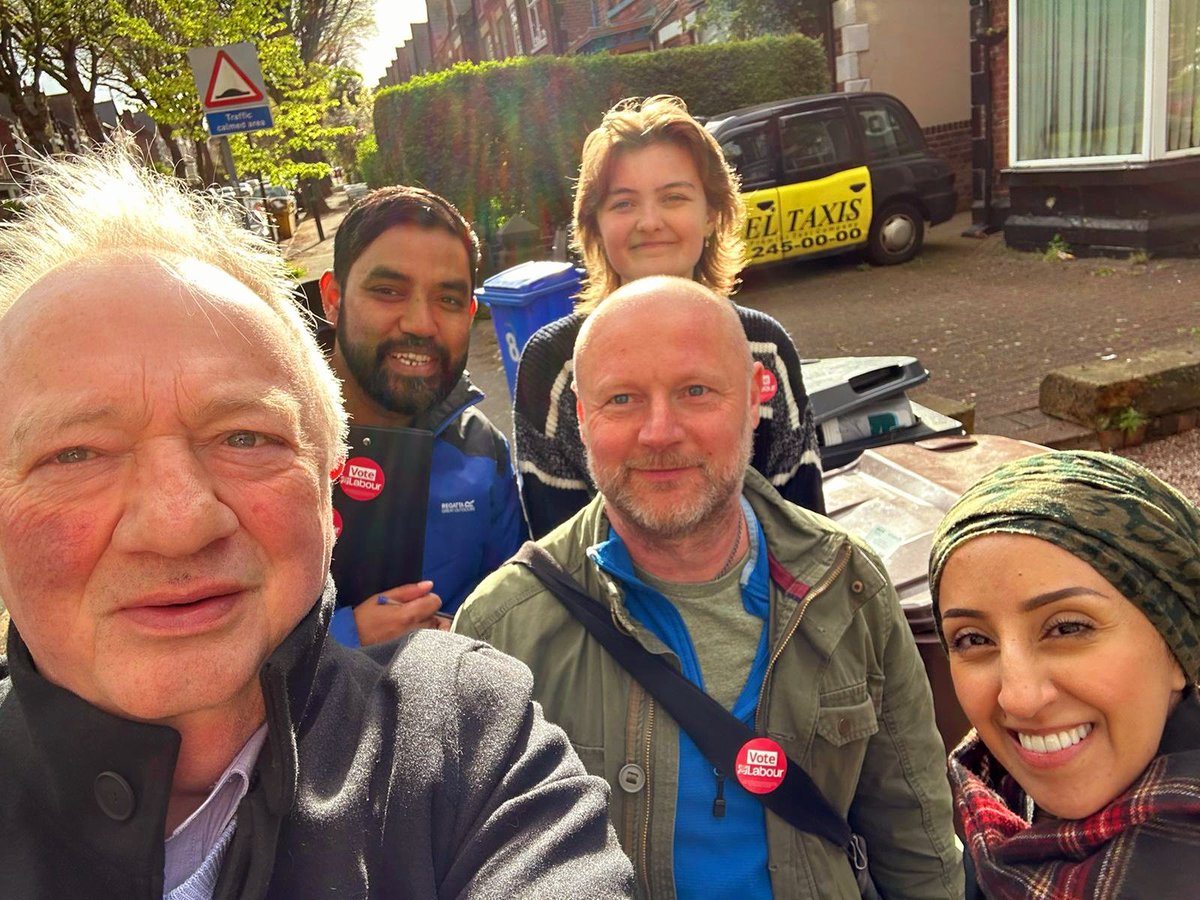 Abtisam_Mohamed's tweet image. A busy week of campaigning in @WalkleyLabour and ⁦@NetherEdgeLab⁩ finding lots of  support for @derekmartin_NES⁩ @olivercoppard and John Wright

Vote @UKLabour on the 2nd May 
#LabourDoorstep🌹 🗳