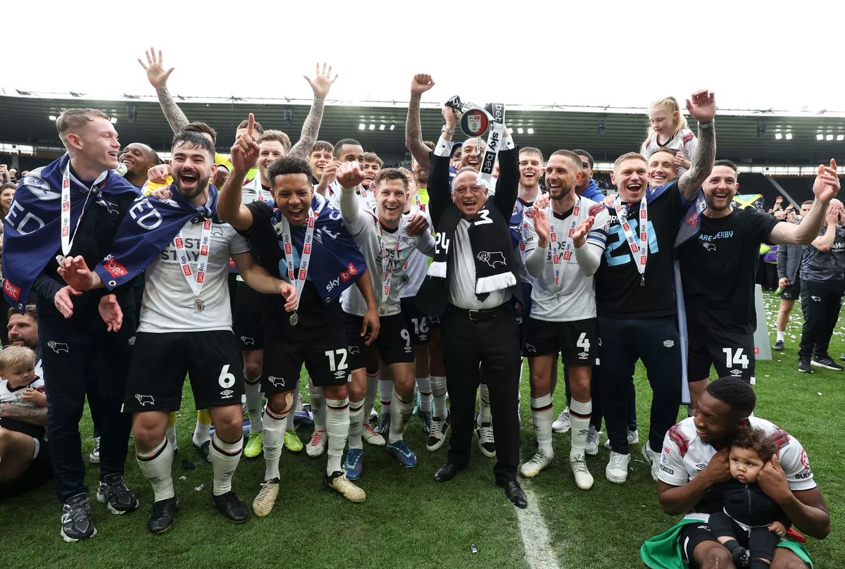 Derby are back in the Championship next season, and my god did we celebrate 😂 🏃🏻‍♂️ Pitch Invasion Scenes 🍺 A Great Night! 🕊️ Bird's Send Off 👏🏻 Super Clowes 🫶🏻 Emotional Day 🖤 And much more! Listen below! 🐏 #DCFC 🔗 pod.fo/e/236709 📽️ youtube.com/live/49XatMW7P…