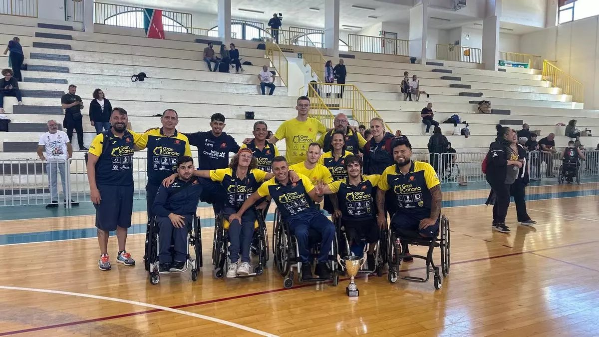 🏆Somos de Las Palmas de Gran Canaria, ¿a qué quieres que te plantemos cara? 🏐Título de #LigaIberdrolaVB para el @cvjavolimpico_ 🏒Título de la Copa de Europa para el @clubmolinasport 👨‍🦼Bronce de la Eurocup 1 para el @admecony 🔝¡Enhorabuena, campeones! ¡Son los mejores!