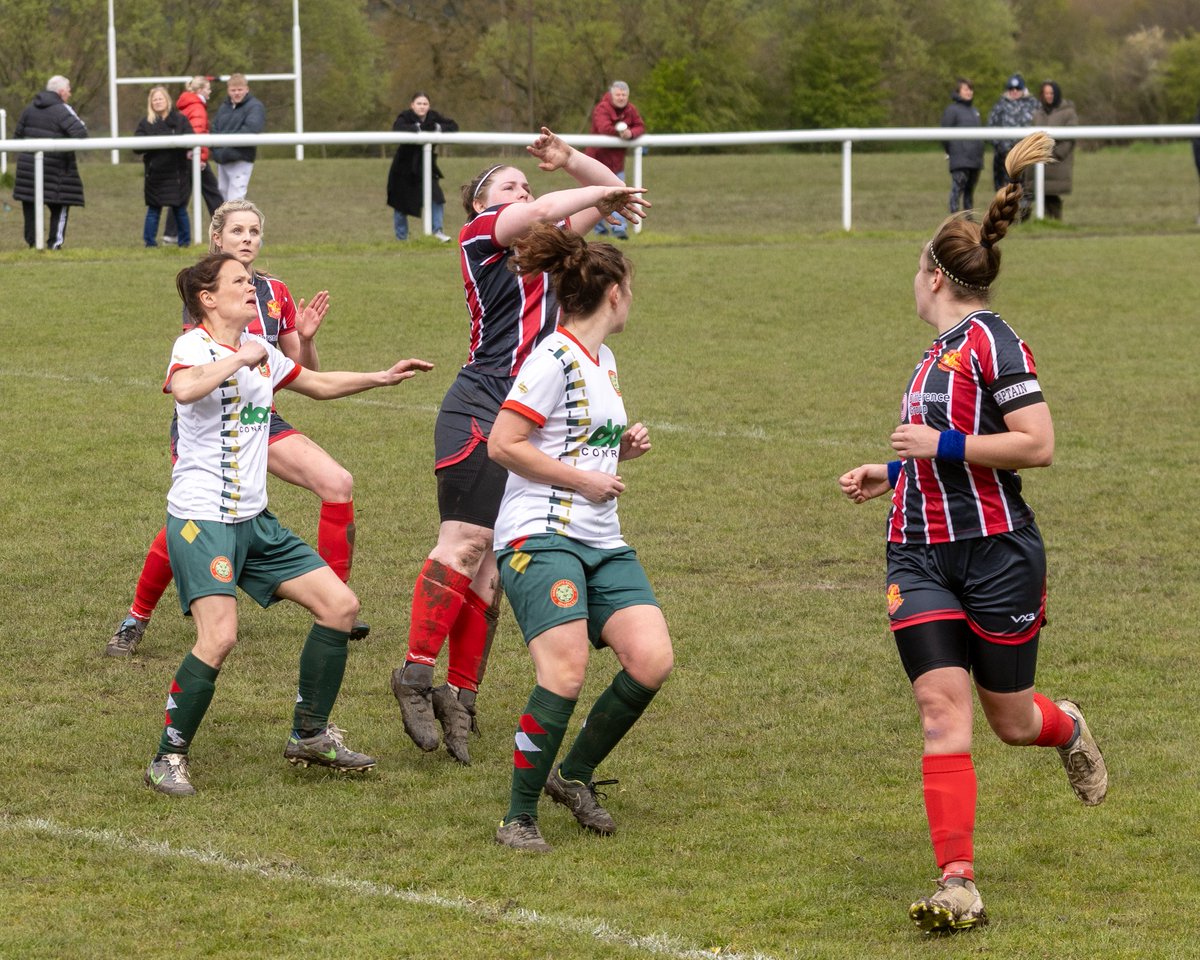 A few highlights from @LeedsModsWomen v @therail_lfc today at Cookridge. Mods remain unbeaten in the league with today's 5-1 win. 2 matches to go. #hergametoo , 20 photos posted here:.... amazon.co.uk/photos/share/p…