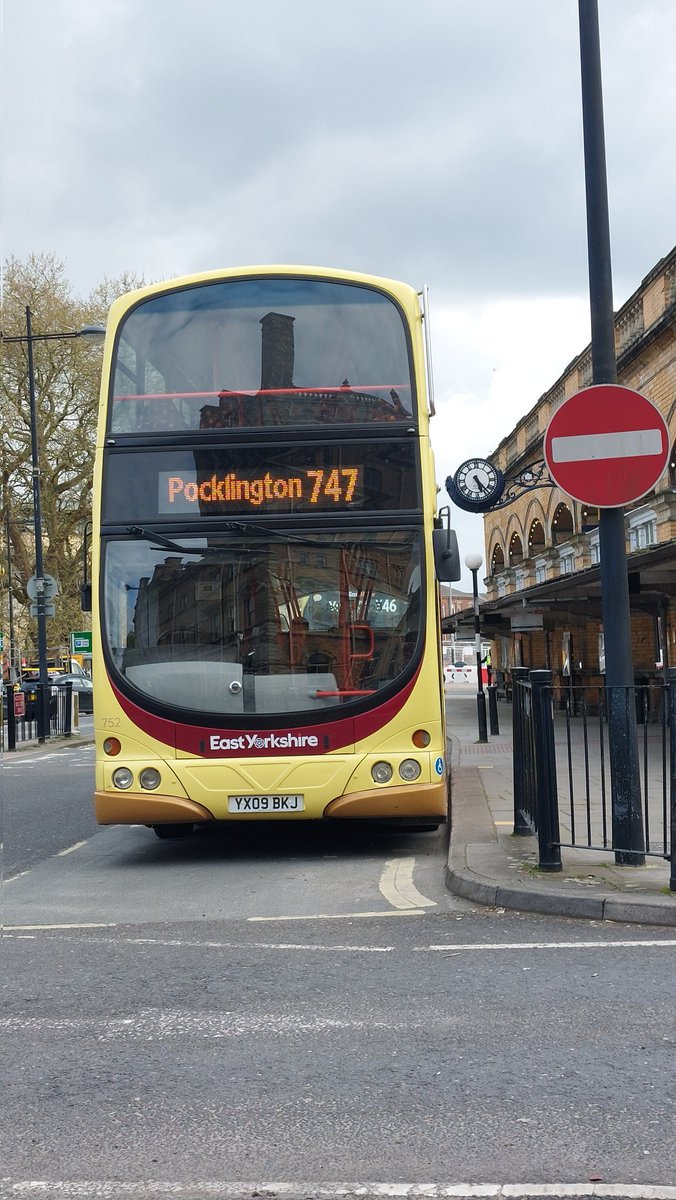 Took some photos of buses for Edward yesterday whilst in York, he likes the 747 bus best out of the ones I sent him... me, well I must go back and go on 'The Ghost Bus Tours' sometime, love it 👻 🚌 🖤