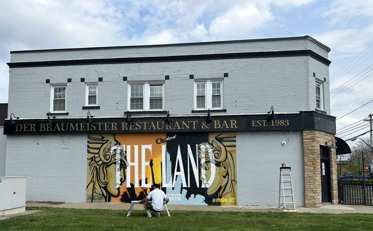 Happened by Lorain @ W. 130th when this muralist was just finishing his work on Der Braumeister. What a great addition. Artists matter in the #LAND Oh and visit this 4 decade old restaurant & bar on Lorain in #CLE