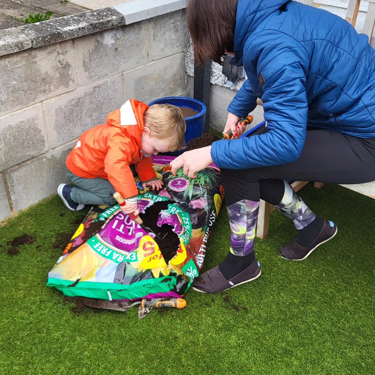 Sunday's done well, Sinn Féin National Candidates lauch followed by La Mór Na Gaeilge and even got a bit of gardening in. !!