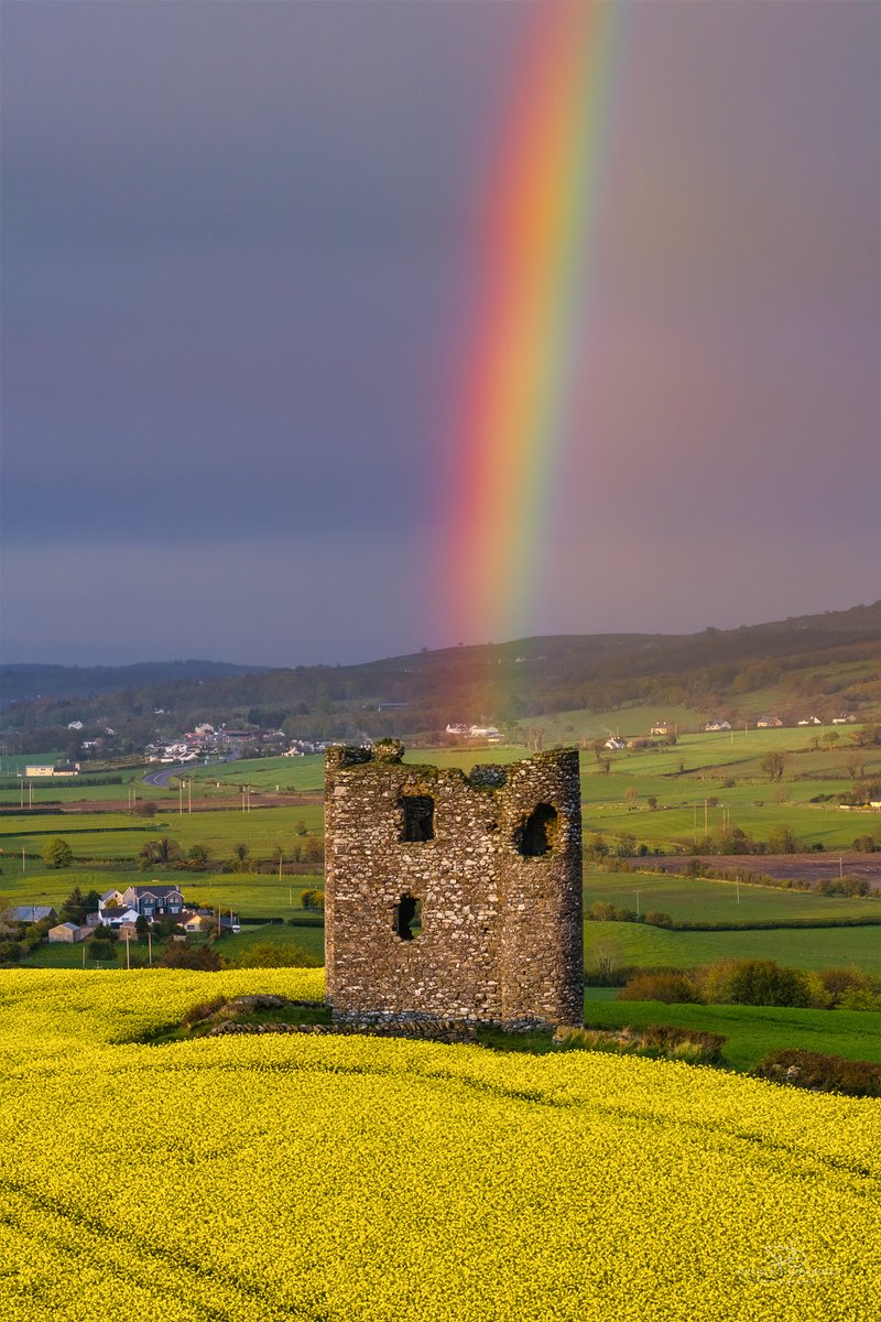 Burt Castle & Rainbow If you were wondering where the pot of gold is, now you know 😉 @Derryvisitor @govisitdonegal