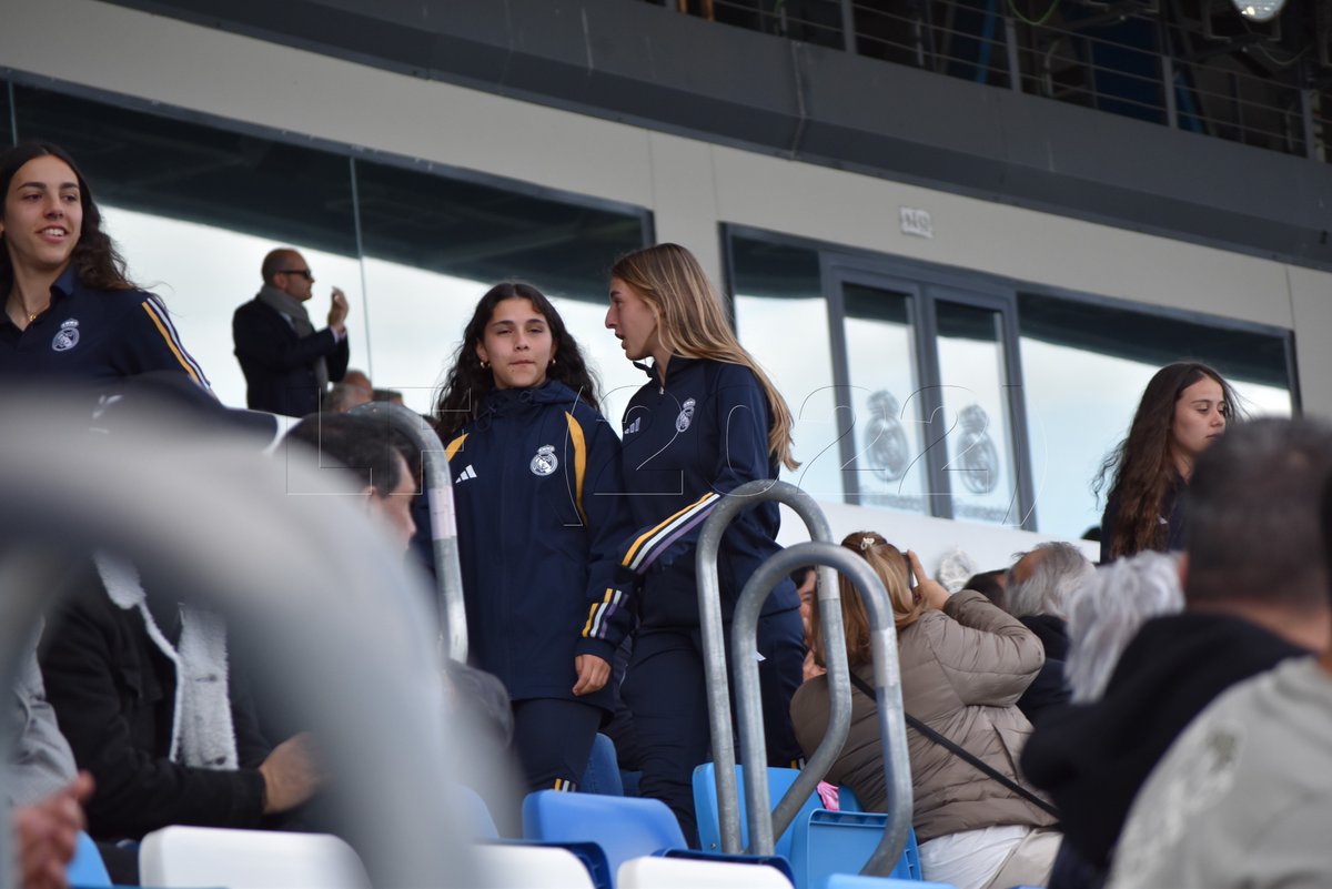 Hoy por primera vez han pisado el césped del Alfredo Di Stéfano. Mañana, se concentran con la Selección Española Sub17 para buscar la conquista del Europeo. Ellas son @adrifolgado (17 años) e @iruneddorado (16 años), y cada partido que juegan son las más destacas en el…