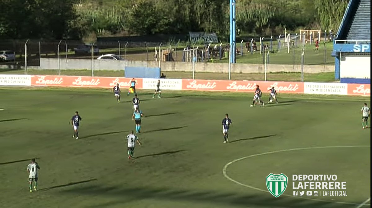 ¡Final del primer tiempo! #JuegaLafe 🇳🇬 @AcassusoOficial 1 🆚 1 #Laferrere ⚽ 24' E. Cohen (e/c) ⚽ 43' U. Ramírez 👉🏼 Al entretiempo. Lafe hizo todo el desgaste pero el local aprovechó una mala salida y lo igualó. Fecha 14 #PrimeraB 2024 #SiempreLafe #DaleVerde 💪🇳🇬