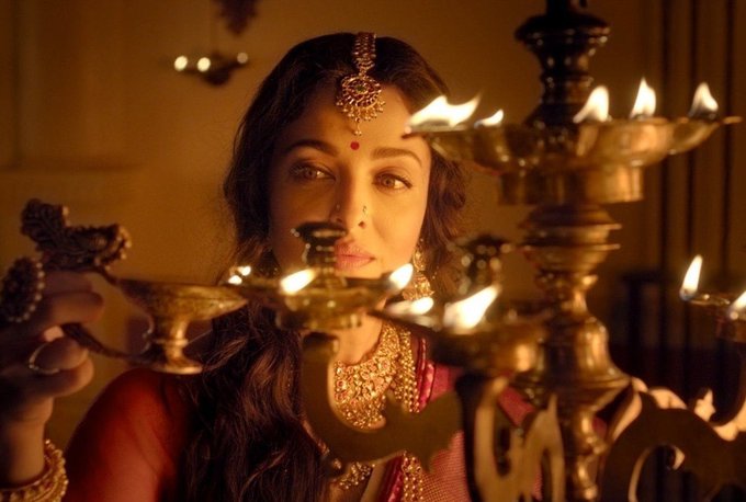 #1YearOfPonniyinSelvan2 No matter how many times you watch, it is as great as ever.
#AishwaryaRaiBachchan showed her incredible versatility and acting range. She deserved a few well-earned awards. Nandini for always 🔥✨
@LycaProductions @MadrasTalkies_ @primevideoIN #ManiRatnam