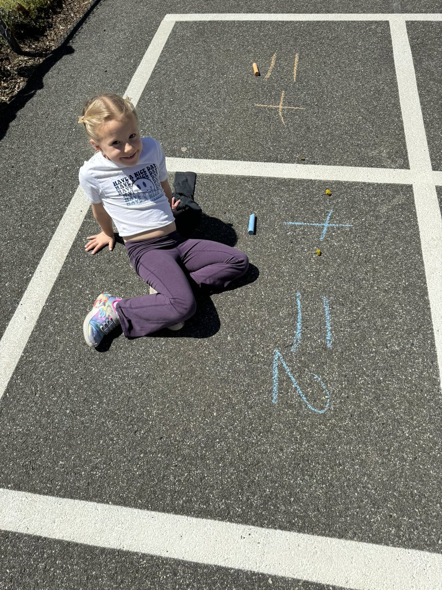 KD took advantage of the beautiful weather this week by extending our learning outside creating addition stories! @WPSWashington @wyckoffschools