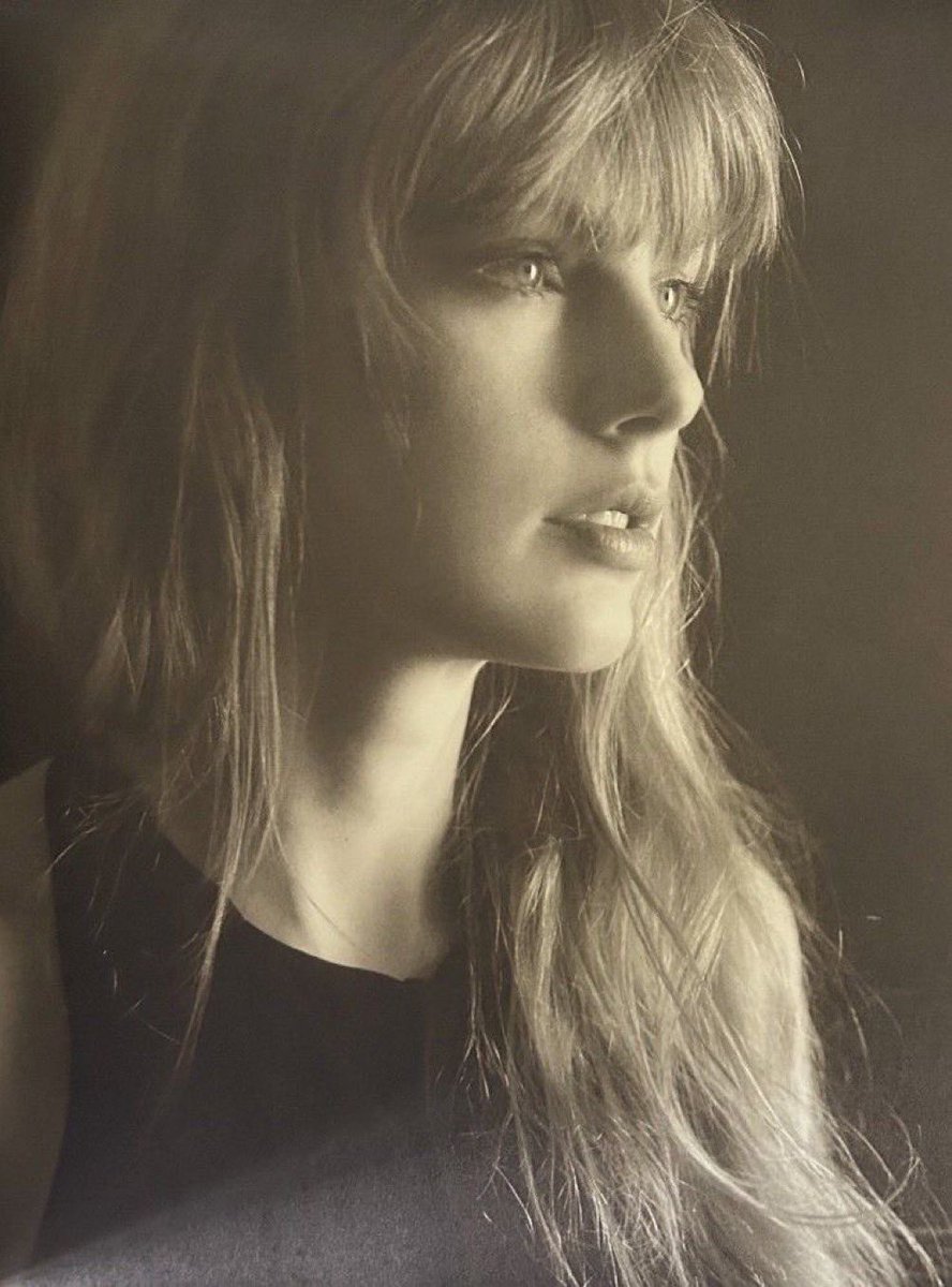 18 anos de carreira e nunca flopou! Taylor Swift tem o maior debut da sua carreira com seu 11° álbum. “The Tortured Poets Department” vendeu 2.6 milhões de cópias em sua primeira semana. Nenhum artista além de Taylor vendeu mais de 1 milhão com as novas regras da Billboard.