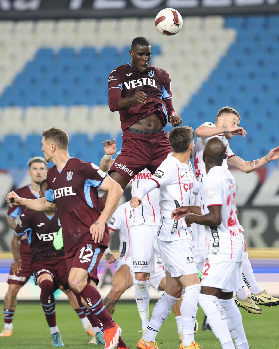 Maç 2-0 iken bizimle dalga geçip erkenden havaya girenlere 201 cm’lik Onuachu şoku. Kral 2. yarı lifta kullanmış gibi oynadı :)