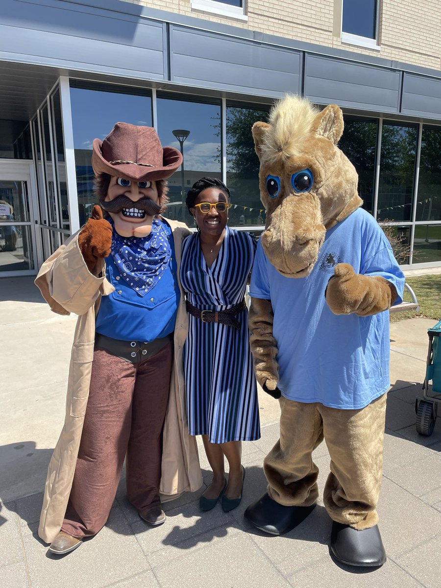 Thank you to all the @OdessaCollege Wranglers who welcomed me to West Texas for my @ACEducation placement! The shared knowledge and kindness have made me a better human! I hope I added to your positivity 💙🤠