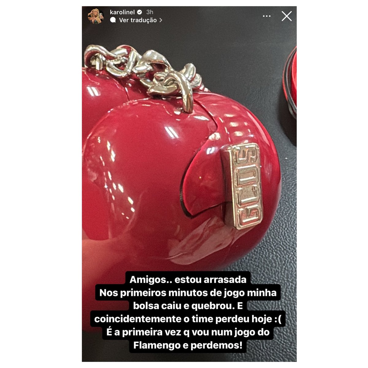 🚨VEJA: Karoline Lima, namorada do jogador Léo Pereira, desabafa dizendo sobre a sua bolsa que tinha quebrado e afirmou que por coincidência o Flamengo perdeu o jogo de hoje.