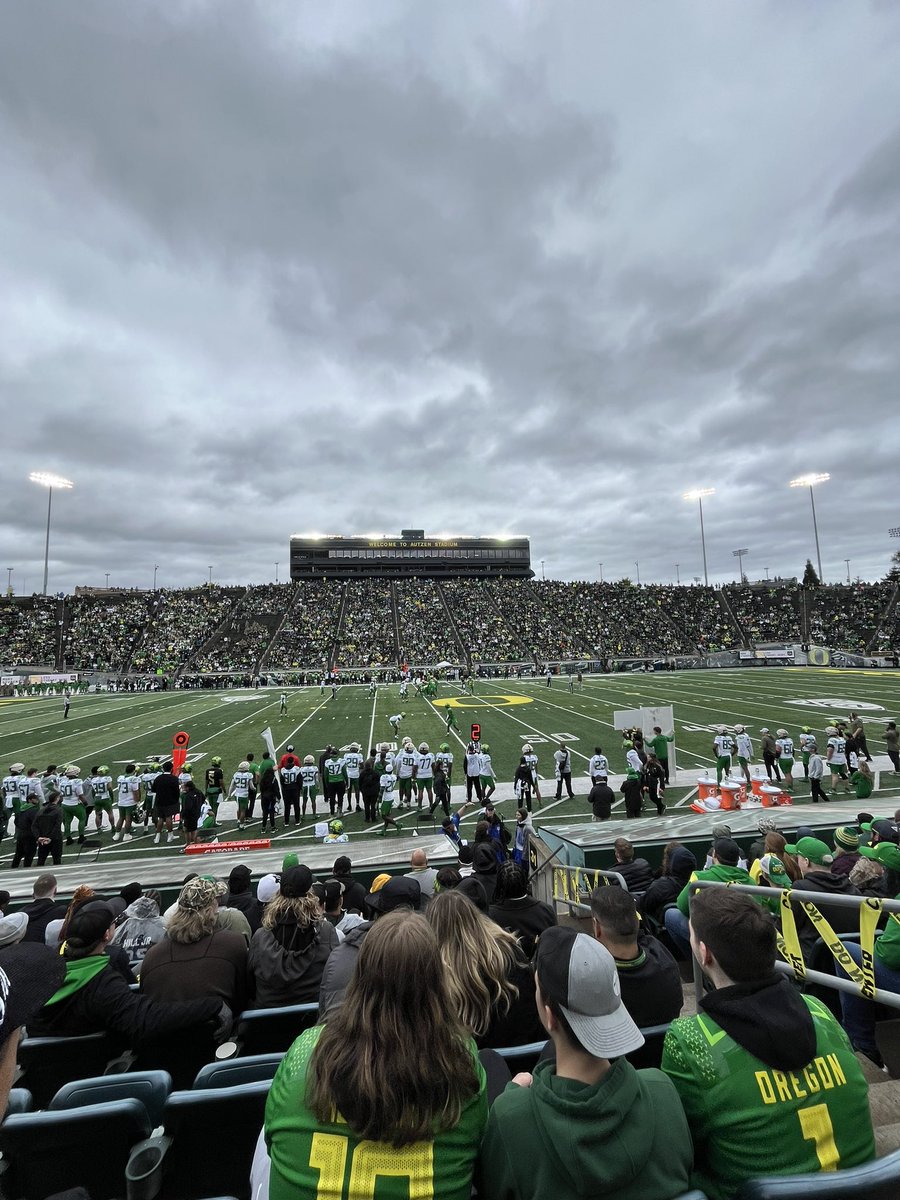 Had a great visit to Eugene this weekend and met some amazing people! Thank you @alexanderbull19 for the invite! I look forward to coming back soon! #AGTG #GoDucks @oregonfootball @aidanyoung_UO @CoachSanders85 @Coach__Lucero @smknightsaz @JUSTCHILLY