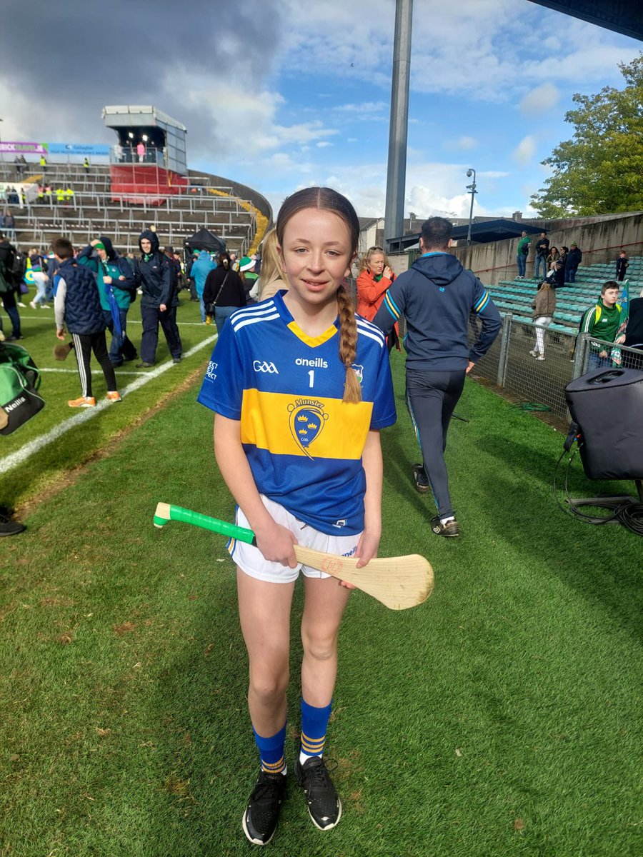 Well done to Roisin Cahill who played for the Tipperary primary games team at the half time break at the senior hurling match in Limerick today. Roisin was Tipp’s goalkeeper and played a great game. Congratulations Roisin .. Great achievement 👏👏