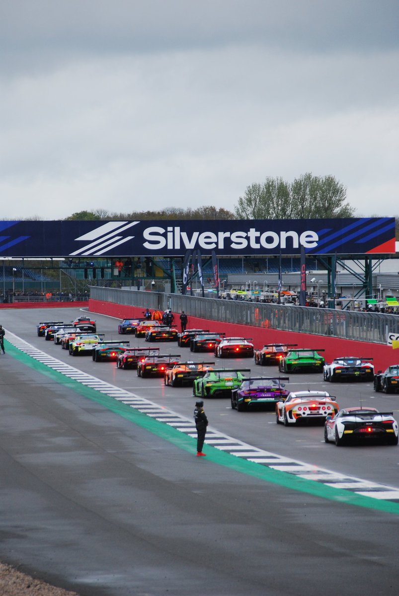 HPinder500's tweet photo. Starting grid for the @BritishGT Silverstone 500 today. https://t.co/A0jKoLyptQ