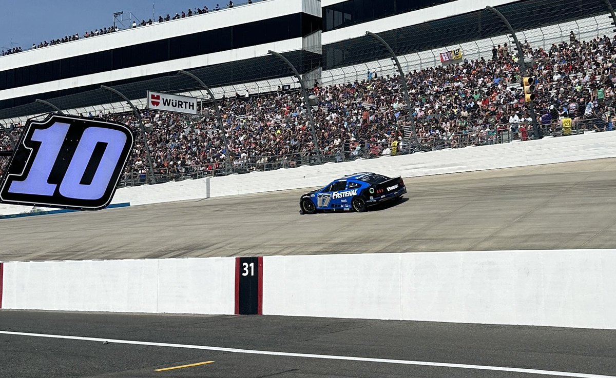 .@Chris_Buescher holding strong in P13 @MonsterMile