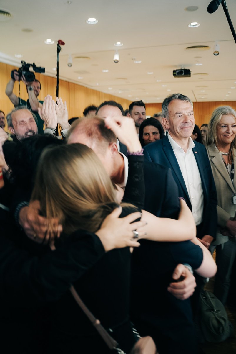 Florian Scheible (@__flosch__) on Twitter photo Die Stichwahl in Innsbruck gewinnt <a href="/anzengruber_j/">Johannes Anzengruber</a> gegen <a href="/DenGeorgWilli/">Georg Willi</a> .
<a href="/M_Tschiderer/">Martin Tschiderer</a> und ich haben heute für den <a href="/derStandardat/">DER STANDARD</a> live berichtet. Die Stichwahl in Innsbruck gewinnt <a href="/anzengruber_j/">Johannes Anzengruber</a> gegen <a href="/DenGeorgWilli/">Georg Willi</a> .
<a href="/M_Tschiderer/">Martin Tschiderer</a> und ich haben heute für den <a href="/derStandardat/">DER STANDARD</a> live berichtet.