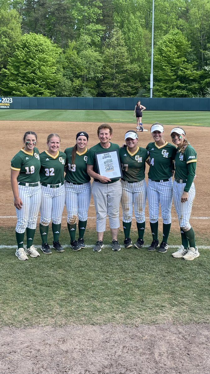 Nope, not crying. Definitelyyyy no tears in this picture 🥹

#Team47🥎🔰