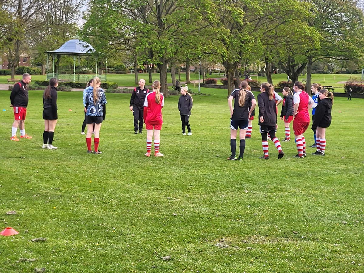 Do you know any girls in year 9/10 who are interested in playing football? We run a session on a Friday evening that is full of fun and laughter whilst learning new skills😁⚽⚽ Feel free to send a message and Anna or Tim will answer questions you may have 😊🔴⚪