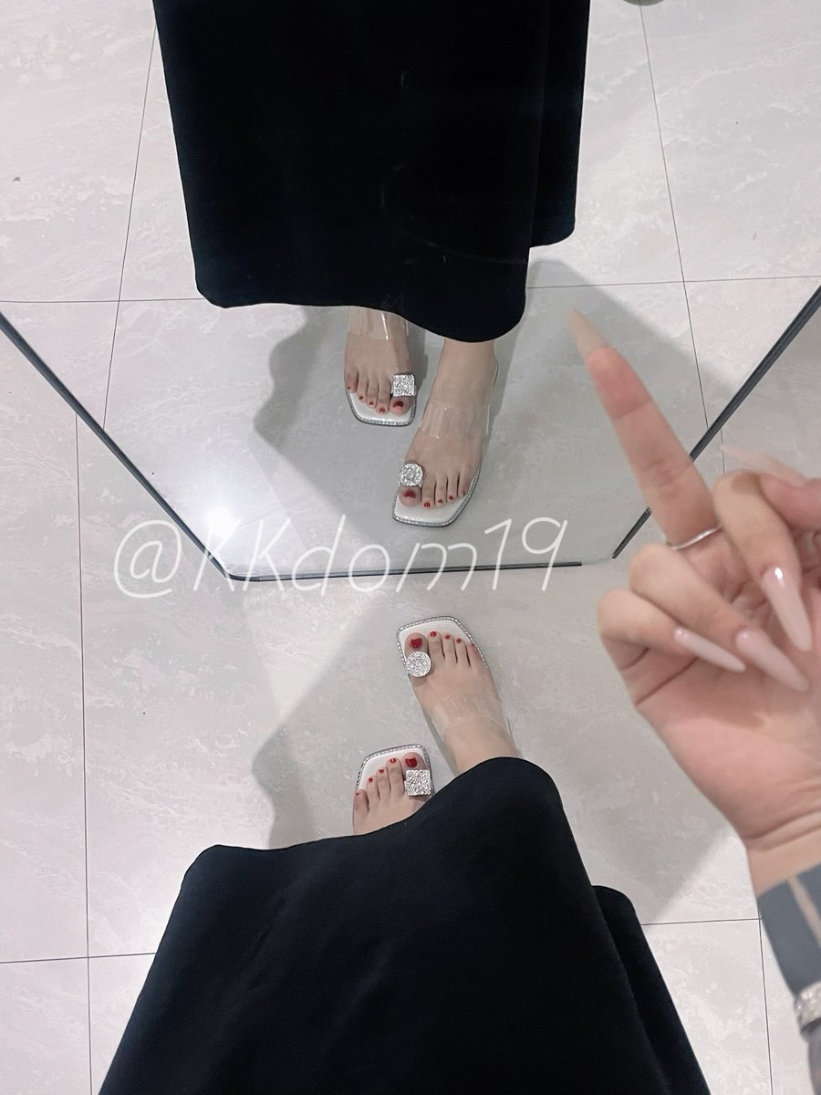 穿着傻逼报销的高跟鞋做了新的美甲，美甲账单被无脑的贱狗领走报销，主人养尊处优的生活都是以贱狗为垫脚石而获得的

 #ATM奴 #金钱压榨 #女王 #账单奴 #提款机 #无脑贡 #榨金 #工资奴  #报销奴 #女S #吸金 #压榨 #人形提款机 #ATM