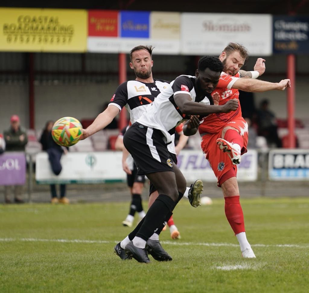 𝗠𝗮𝘁𝗰𝗵 𝗥𝗲𝗽𝗼𝗿𝘁 📝 The points were shared on the final day of the season in a 1-1 draw with Bemerton Heath Harlequins featuring a great strike from Stu Bowker. ➡️ pitchero.com/clubs/bideford… 📸 @SeanGosling5 #ROBINS