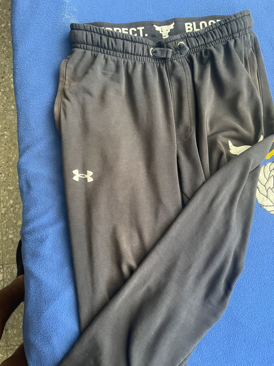 david_roman2's tweet photo. @AskTeamUA  hey guys, I bought this pant on November, I have washed it for about 5 times, and now the color seems to be fading, that’s a big shame, I loved this pant 😢😢 https://t.co/PQ9BXSldt6