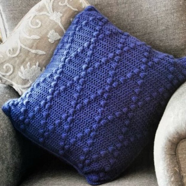 Crochet Bobble Stitch Cushion Cover Pattern 💙 An ideal way to add a touch of cosy texture to your home 😊 An easy to follow design, even for beginners. You can use the same stitches to make a throw to match. A lovely handmade gift idea #MHHSBD #craftbizparty #brumhour…